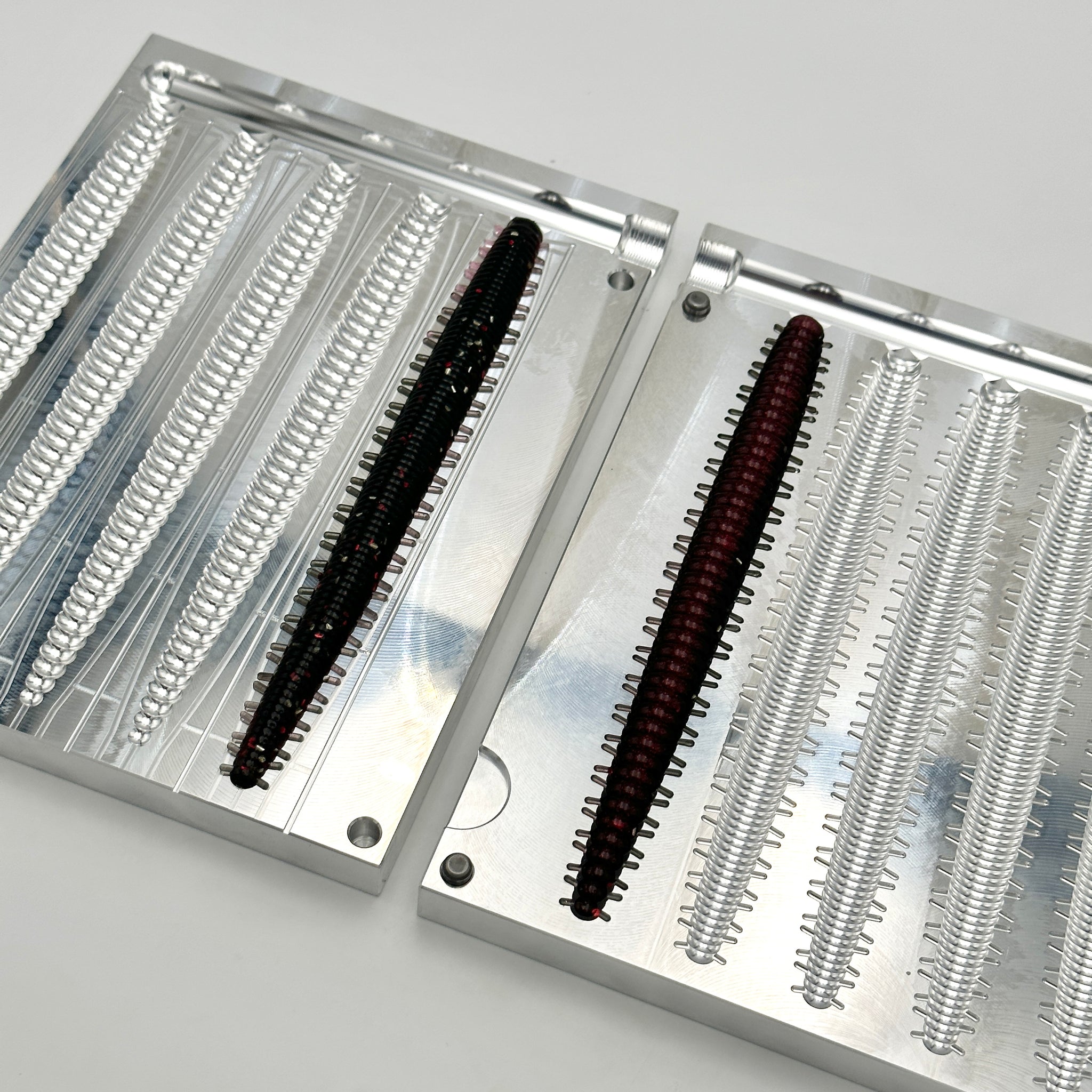 6.8 Inch Millipede Hand Injection Mold – Epic Bait Molds